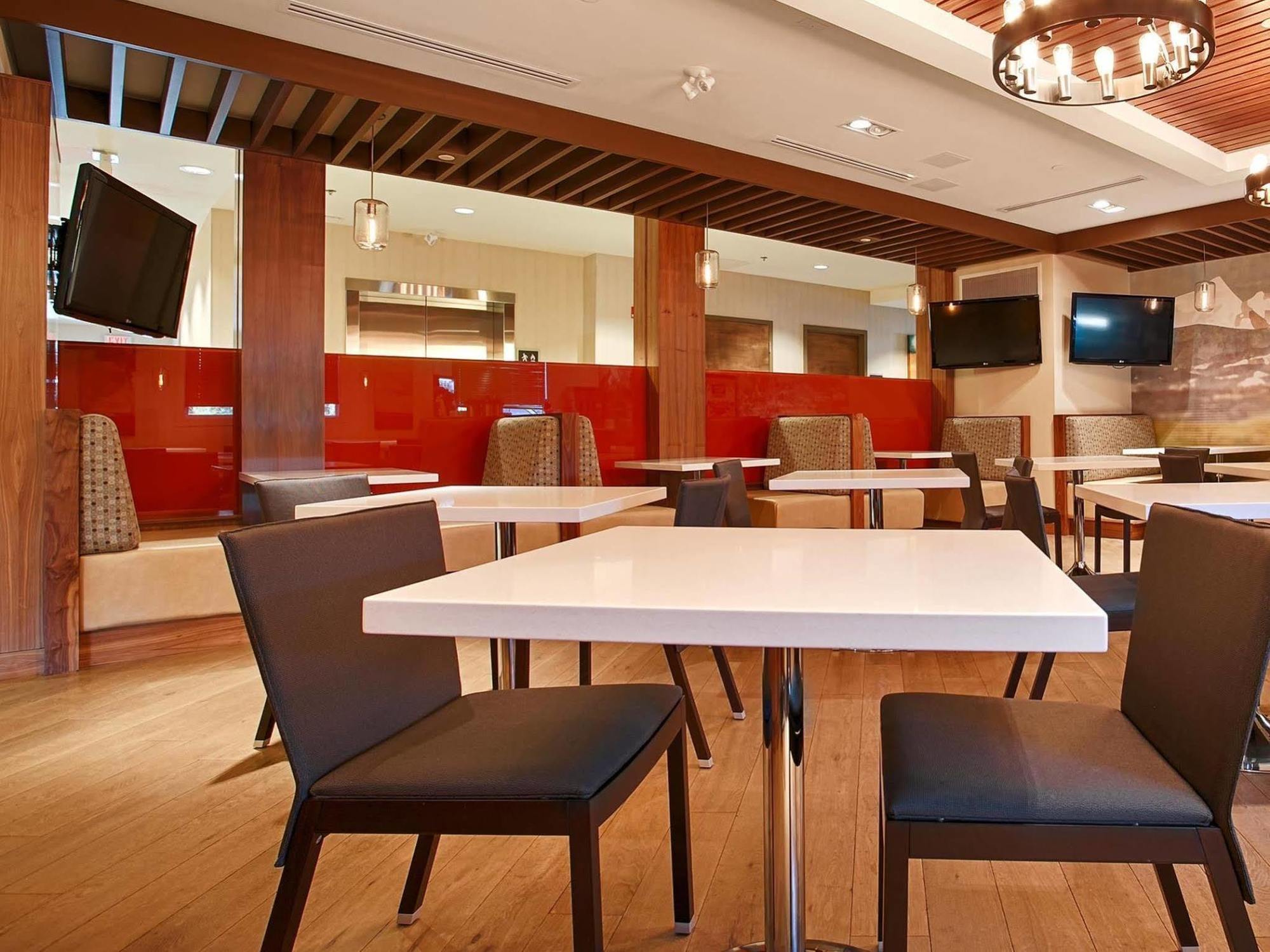 Mountain View Inn & Suites Sundre المظهر الخارجي الصورة